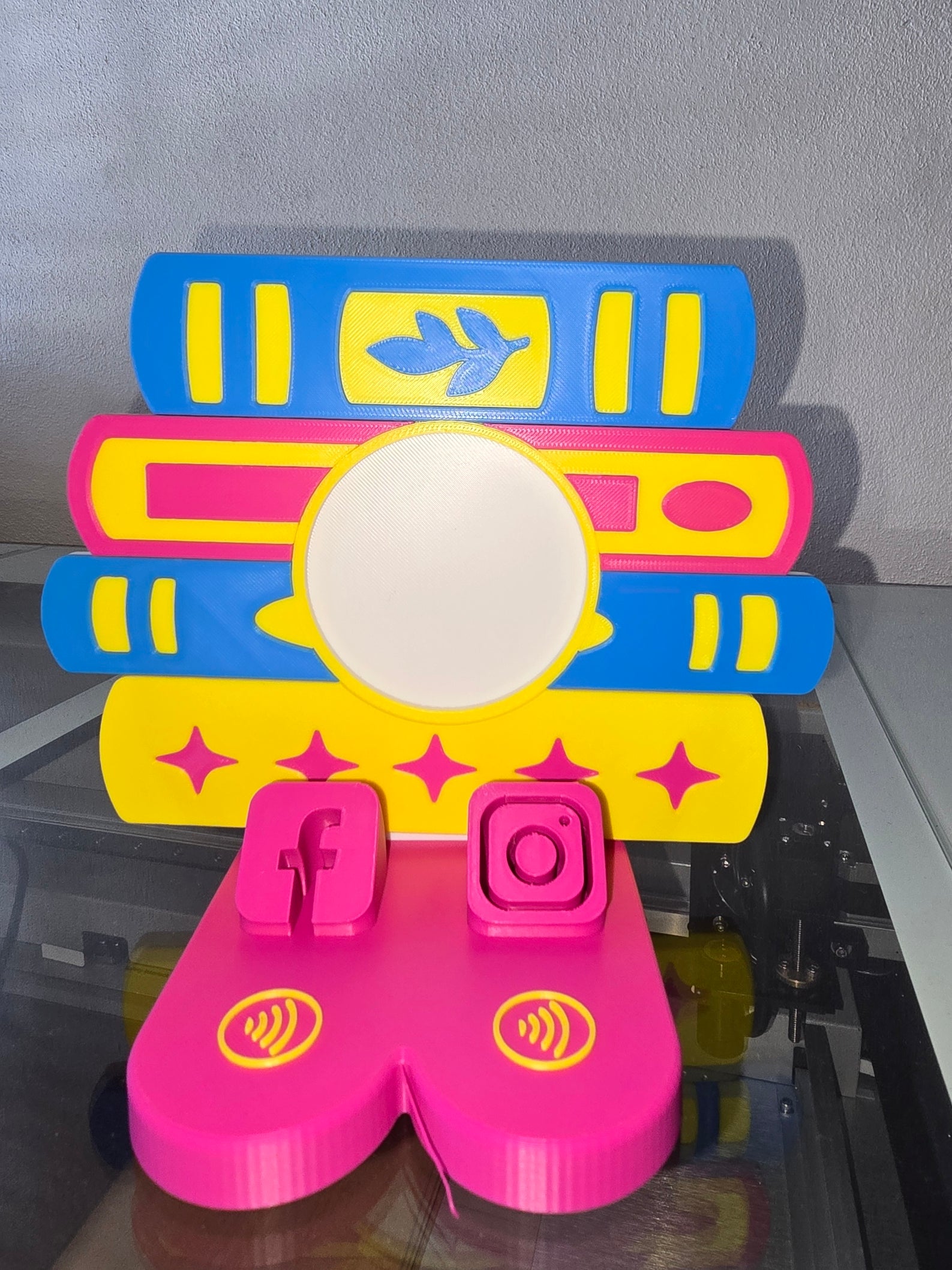 Social Media Stand